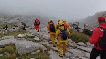 Complejo operativo de rescate a jóvenes desde el Champaquí.