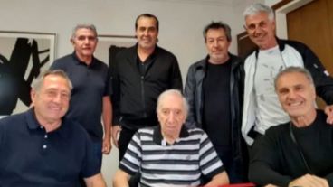 Los ex jugadores a menudo concurren a ver al ex técnico campeón mundial.