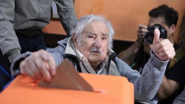 El ex presidente Pepe Mujica este domingo en la votación.