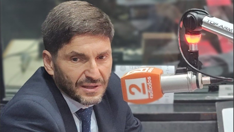 El gobernador Maximiliano Pullaro estuvo en Radio 2 este lunes.