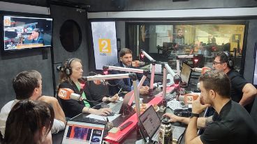 El gobernador de Santa Fe, Maximiliano Pullaro, estuvo este lunes en el piso de Radio 2.