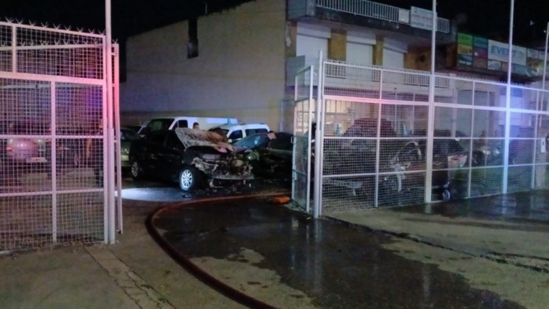 Una dotación de Bomberos Zapadores sofocó las llamas.