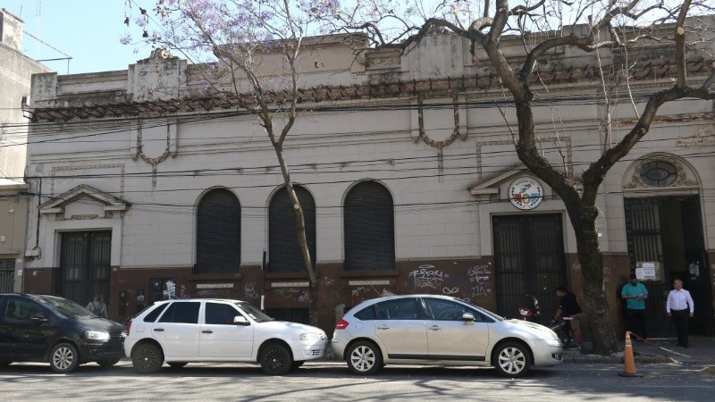 La sede de calle Salta sigue emitiendo documentos y suma un móvil en la puerta, sin turnos previos.