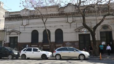 La sede de calle Salta sigue emitiendo documentos y suma un móvil en la puerta, sin turnos previos.