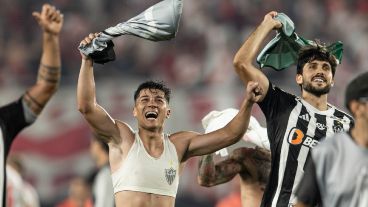 Mineiro festejó el pase a la final casi sin sufrir en el Monumental