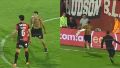 Demoraron a los dos hinchas de Newell’s que entraron a la cancha en pleno partido