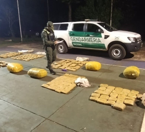 En total incautaron 324,3 kilos de cannabis sativa.