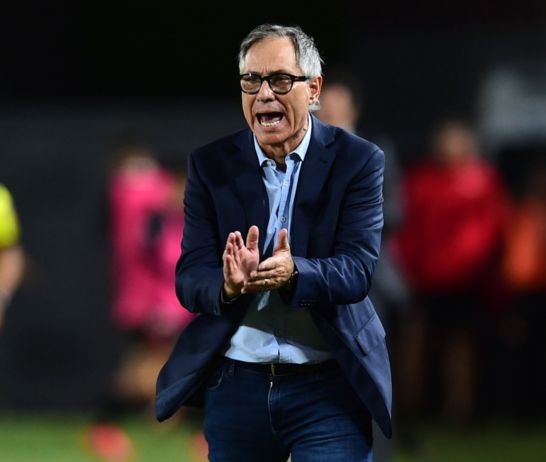 Ariel Holan. LA PLATA, ARGENTINA - Noviembre 20, 2024: Escenas del partido de la fecha 23 de la Copa de La Liga entre Estudiantes de  La Plata y Rosario Central en el estadio UNO Jorge Luis Hirschi en La Plata, Argentina.(Foto: Ignacio Amiconi/Fotobaires).