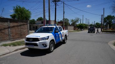 Un móvil de Prefectura. La presencia federal es visible en La Tablada.