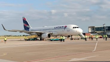 El Airbus A320 de Latam que restableció la conexión Rosario-Lima.