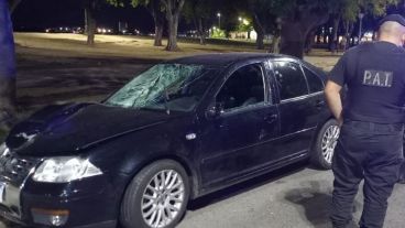 Así quedó el Bora negro luego de impactar contra el matrimonio y su hijo en Santa Fe.