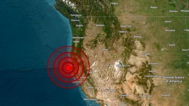 El sismo desató un alerta de tsunami que luego se levantó.