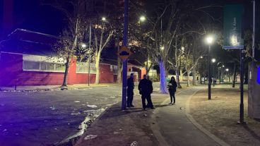 La zona del ataque a "Pillín" Bracamonte en el parque Alem, habitual lugar de egreso e la barra brava de Central.