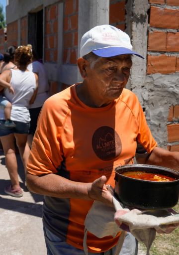 Ni fantasmas, ni casta: cómo creció la demanda de alimentos y los malabares en un comedor