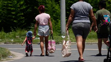 El comedor de Vázquez al 5200 prepara 300 raciones para los vecinos de barrio Tamagno.