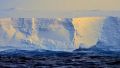 Se desprendió el iceberg más grande del mundo y navega por el océano: su tamaño equivale a tres veces Nueva York