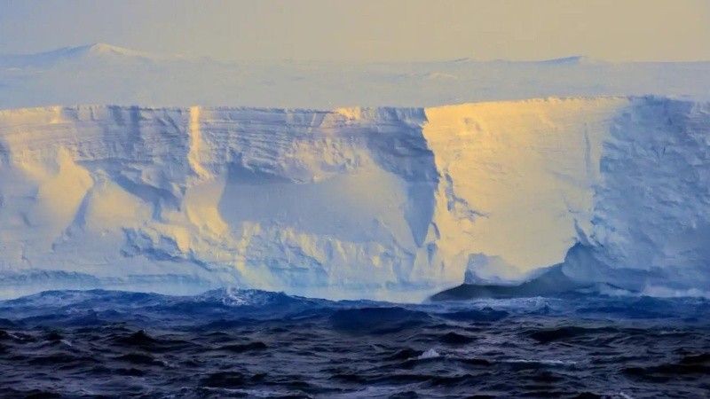 Según los expertos, es probable que esto lo impulse hacia la isla subantártica de Georgia del Sur.