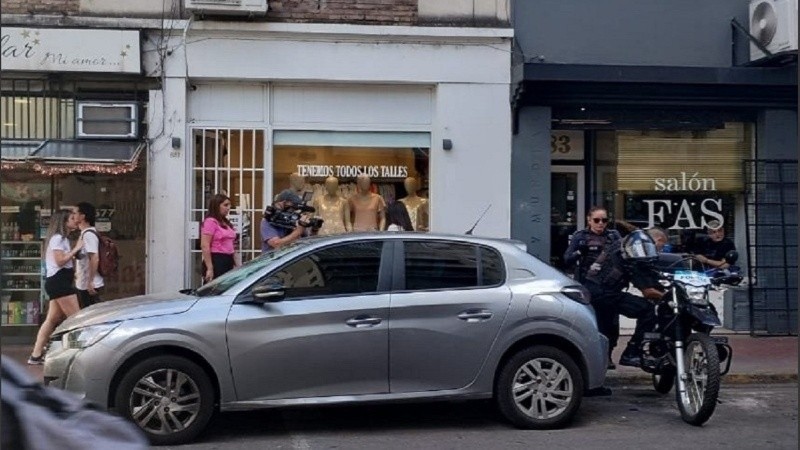 El auto estaba estacionado en Corrientes al 600.