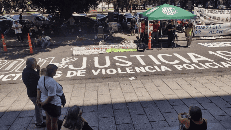 La manifestación frente a los Tribunales provinciales de este jueves.