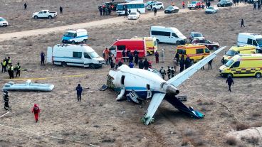 El vuelo J2-8243 de Azerbaijan Airlines se estrelló el miércoles cerca de la ciudad de Aktau, en Kazajistán.