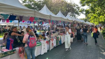 La feria especial se instalará este viernes en plaza Sarmiento.