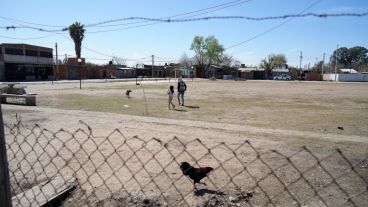 Pese a las múltiples promesas y anuncios, el barrio espera obras de urbanización hace años.