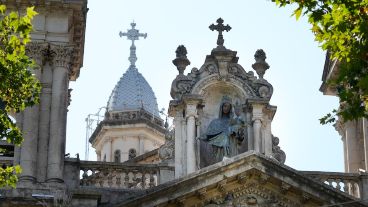 La Catedral necesita arreglos en los techos, tanto por dentro como por fuera.