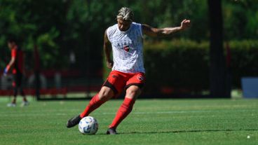 Banega en acción durante el primer partido amistoso del verano.