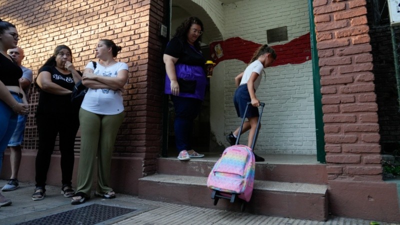 El programa de incentivo económico para los docentes ahora también alcanzará a secretarios y preceptores.