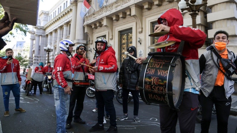 La protesta de los cadetes este miércoles por la mañana. (Foto: Alan Monzón/Rosario3)