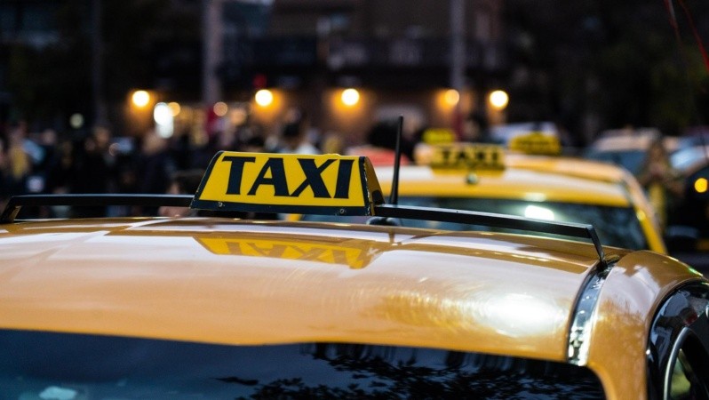 PARO DE ESTACIONES DE SERVICIO PARO DE TAXIS