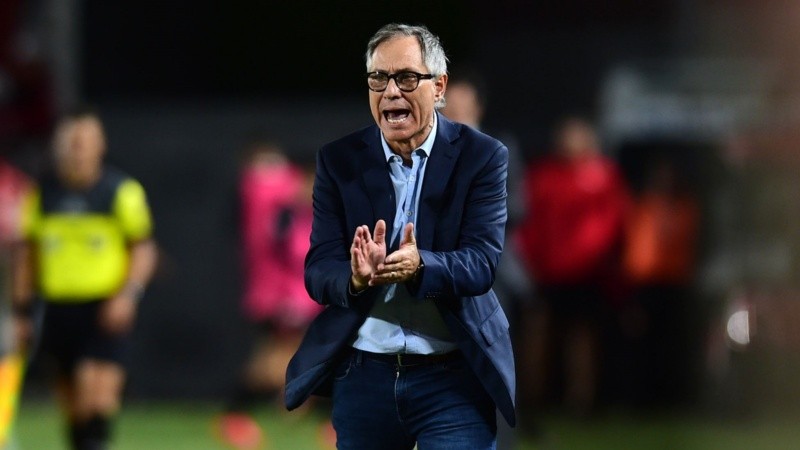 Ariel Holan. LA PLATA, ARGENTINA - Noviembre 20, 2024: Escenas del partido de la fecha 23 de la Copa de La Liga entre Estudiantes de  La Plata y Rosario Central en el estadio UNO Jorge Luis Hirschi en La Plata, Argentina.(Foto: Ignacio Amiconi/Fotobaires).